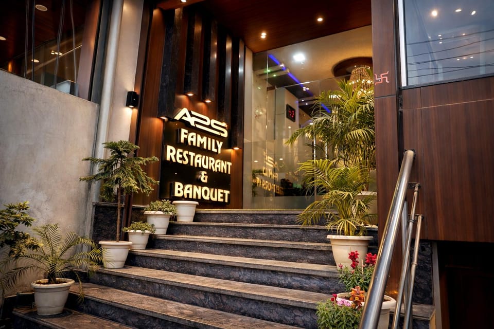 Hotel Aps Palace Hotel in Varanasi