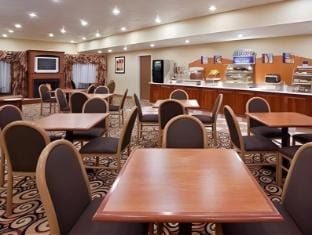 Wingate by Wyndham Newell Hotel in Ohio