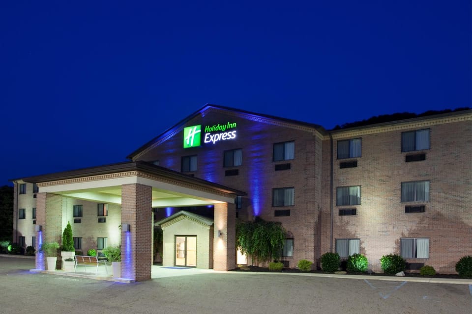 Wingate by Wyndham Newell Hotel in Ohio