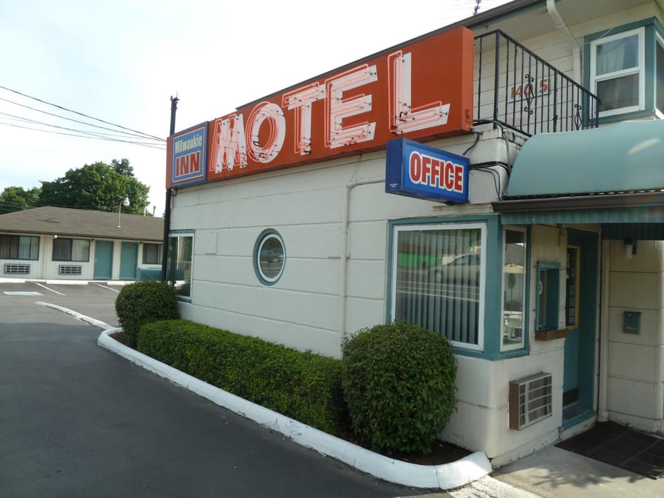 Milwaukie Inn Portland South Motel in Clackamas County