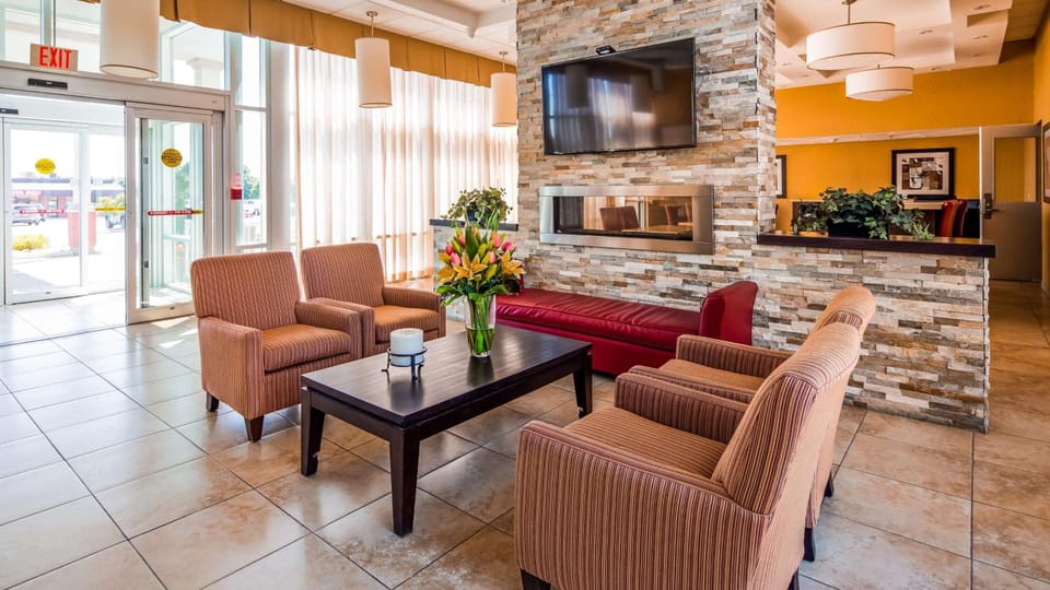 Best Western Plus Bowmanville Hotel in Bowmanville