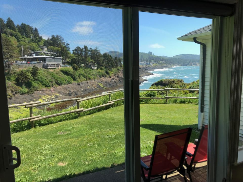 Inn at Arch Rock Inn in Depoe Bay