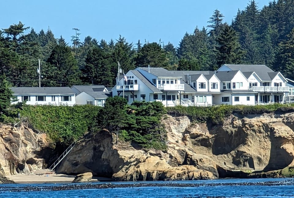 Inn at Arch Rock Inn in Depoe Bay