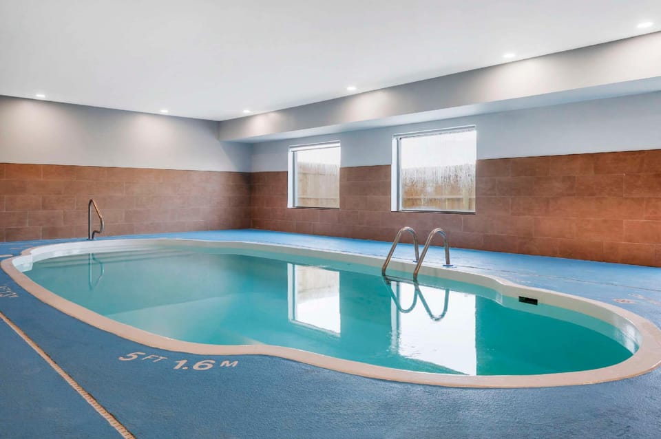 Comfort Inn Kendallville East Hotel in Indiana