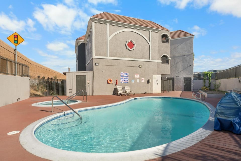 Ramada by Wyndham Ontario Hotel in Ontario
