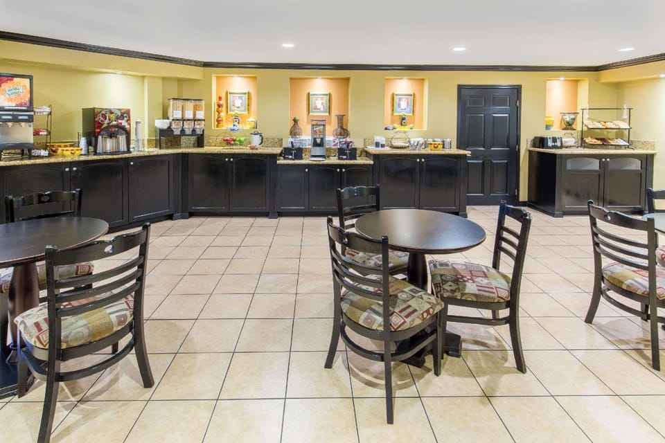 Ramada by Wyndham Ontario Hotel in Ontario