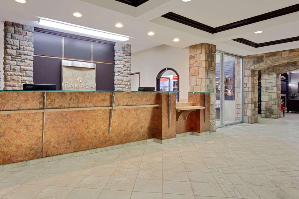 Ramada by Wyndham Stettler Hotel in Alberta