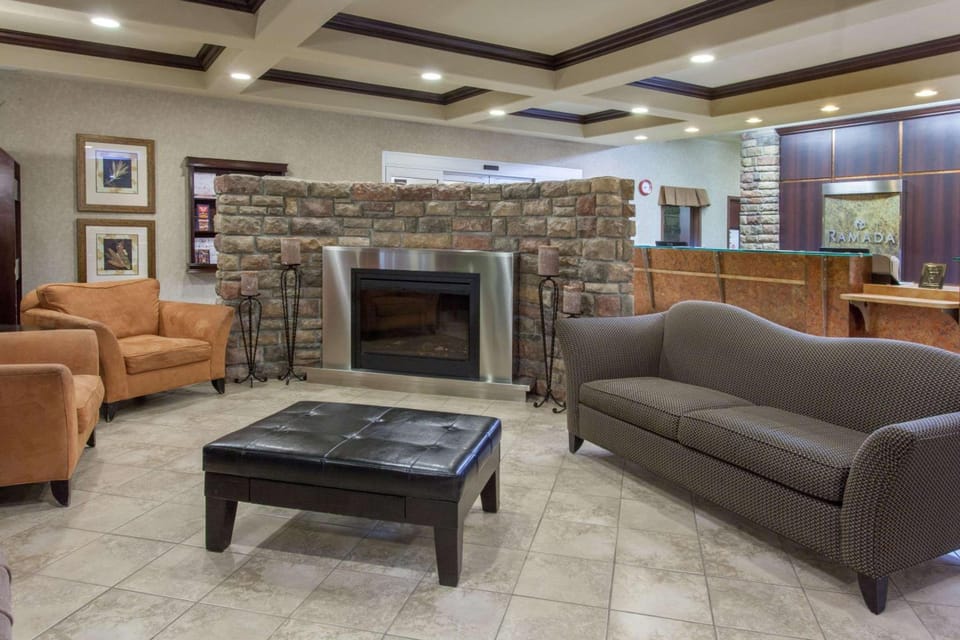 Ramada by Wyndham Camrose Hotel in Camrose