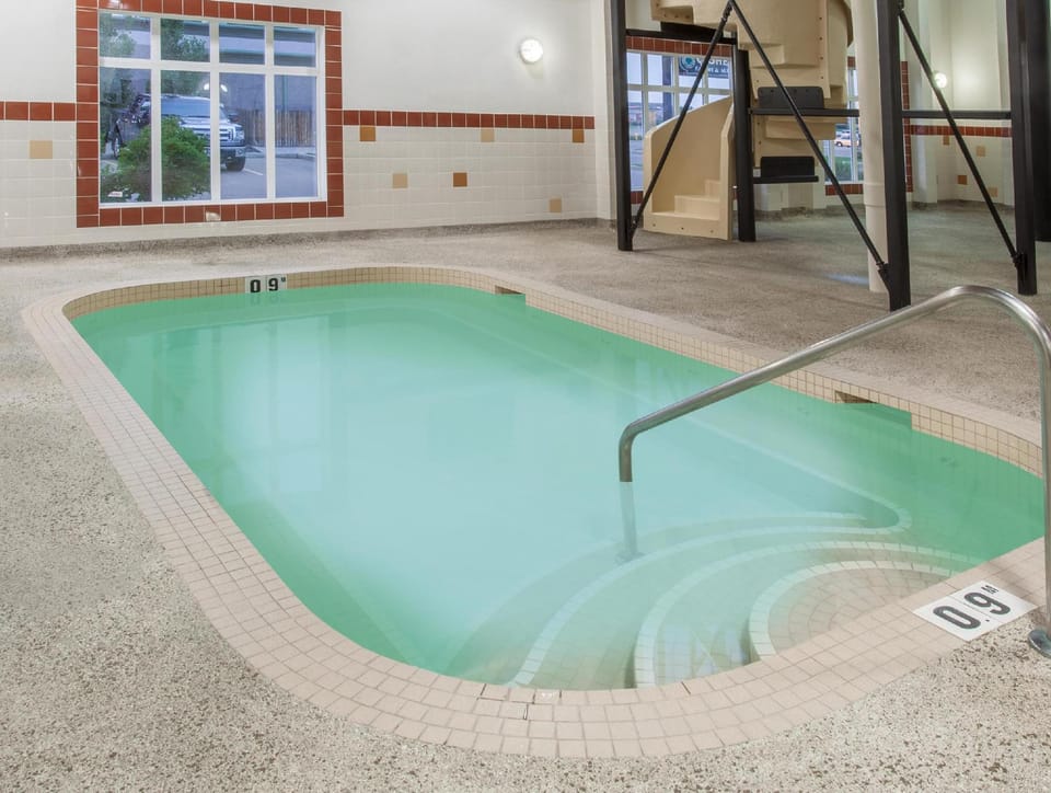 Ramada by Wyndham Camrose Hotel in Camrose