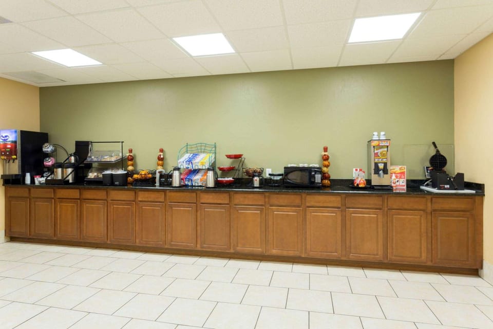 Ramada by Wyndham Lake Placid Hotel in Florida