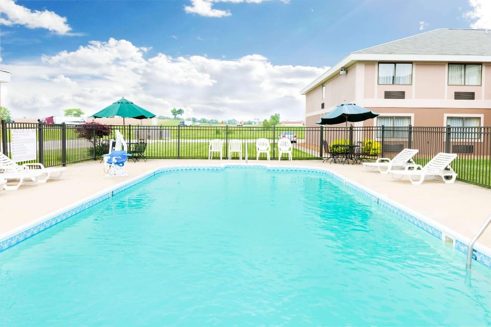 Ramada by Wyndham Vandalia Hotel in Kentucky