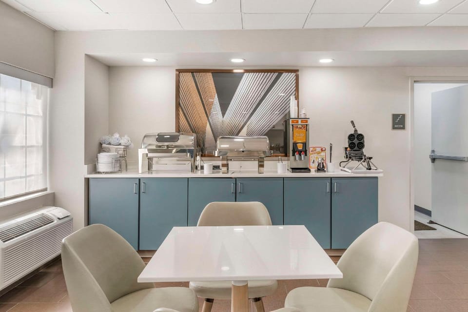 Comfort Inn & Suites Louisville Airport Fair & Expo Hotel in Louisville