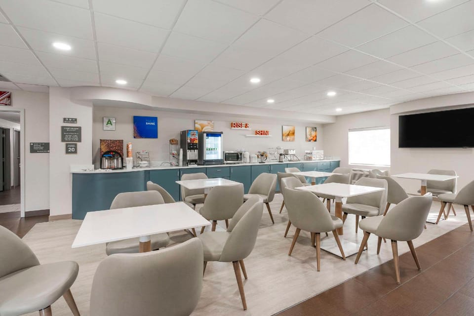 Comfort Inn & Suites Louisville Airport Fair & Expo Hotel in Louisville