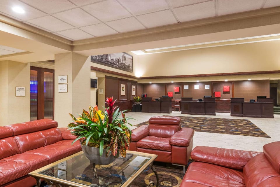 Ramada Plaza by Wyndham Cincinnati Sharonville Hotel in Sharonville