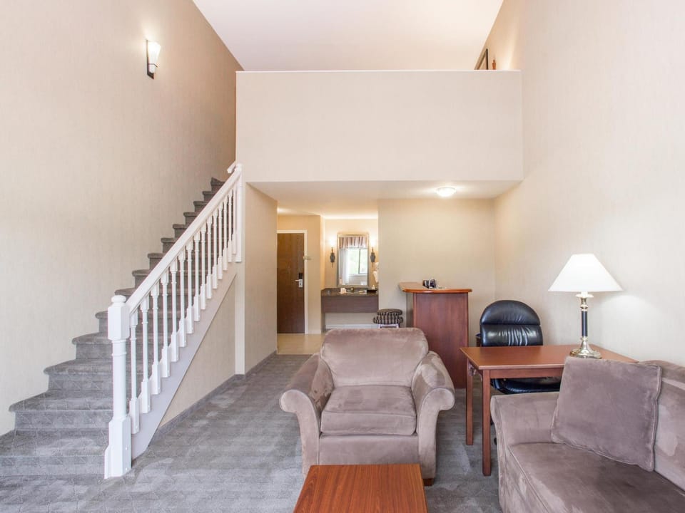 Ramada Hotel & Conference Center by Wyndham Kelowna Hotel in Kelowna