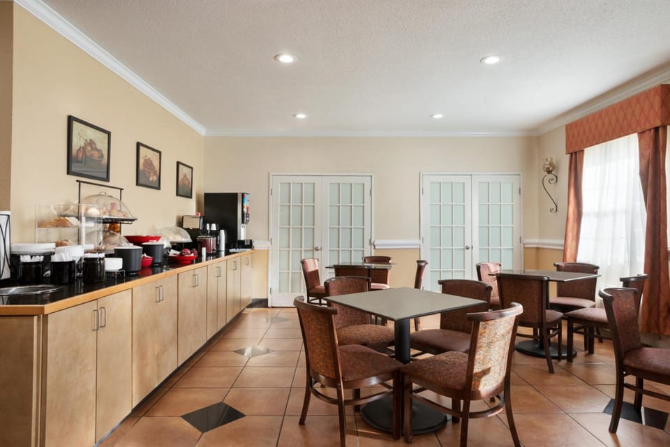 Ramada by Wyndham Elizabethtown Hotel in Elizabethtown