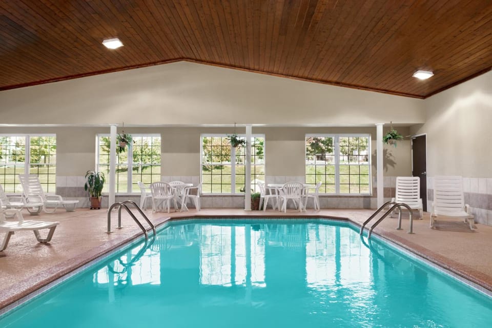 Ramada by Wyndham Elizabethtown Hotel in Elizabethtown