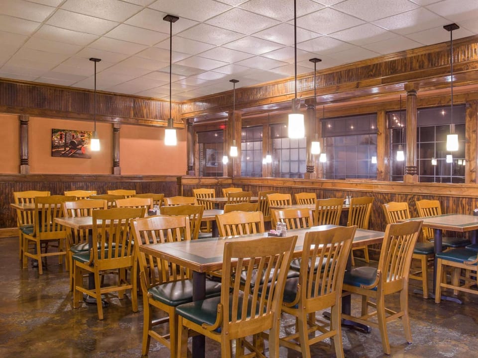 Ramada by Wyndham Angola/Fremont Area Hotel in Indiana