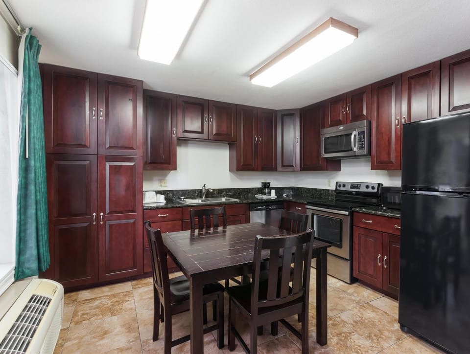 Ramada by Wyndham Oceanside Hotel in Oceanside