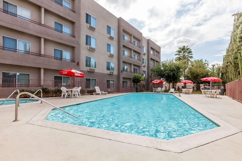 Ramada Limited Bakersfield North Hotel in Bakersfield