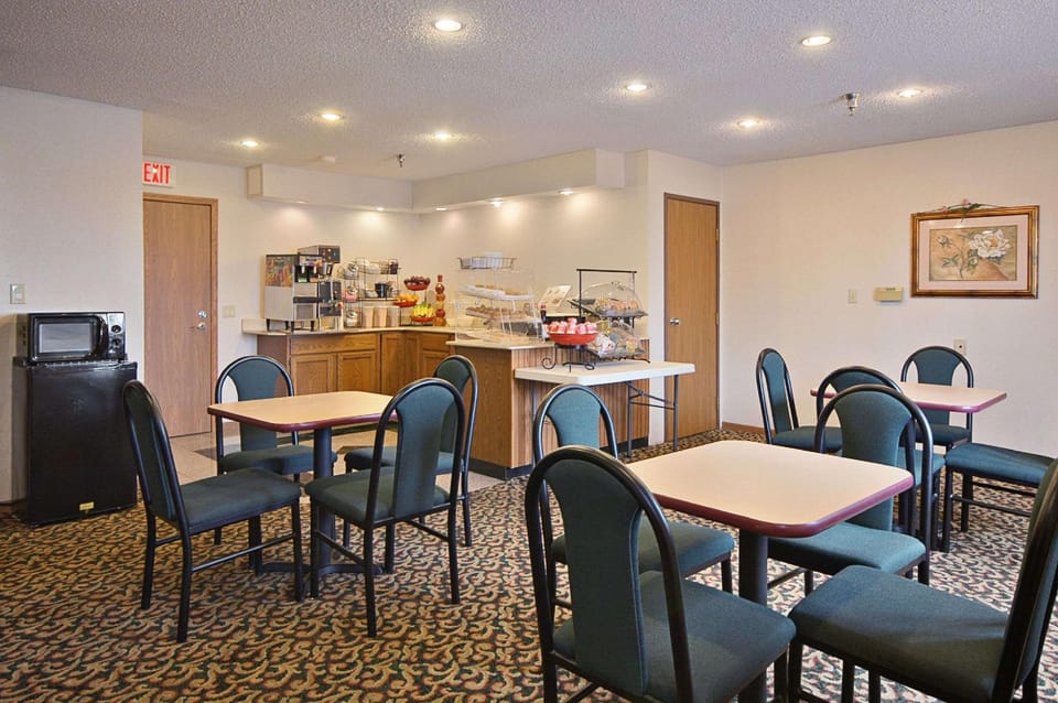 Super 8 By Wyndham Crawfordsville Hotel in Crawfordsville
