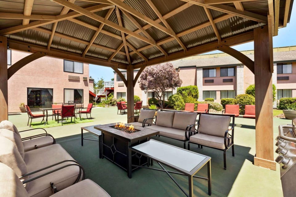 Ramada by Wyndham Arcata Hotel in Arcata