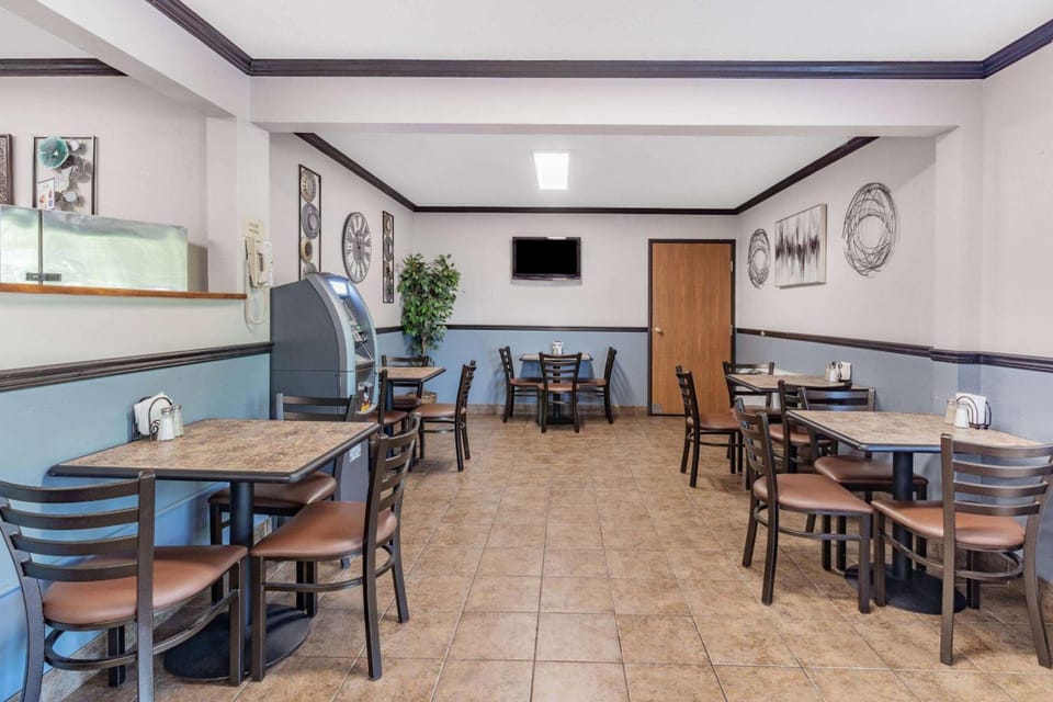 Baymont by Wyndham Bozeman Hotel in Bozeman