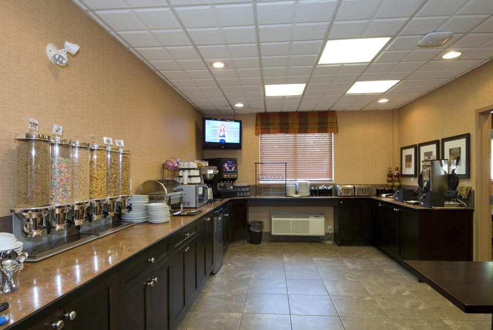 Ramada by Wyndham Surrey/Langley Hotel in Surrey