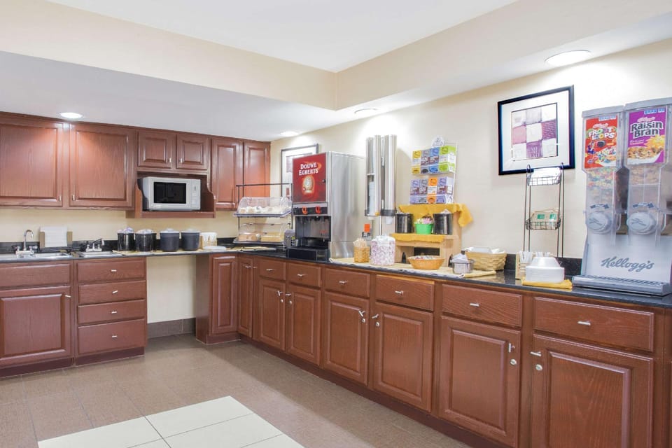 Ramada Hotel & Conference Center by Wyndham Edgewood Hotel in Edgewood