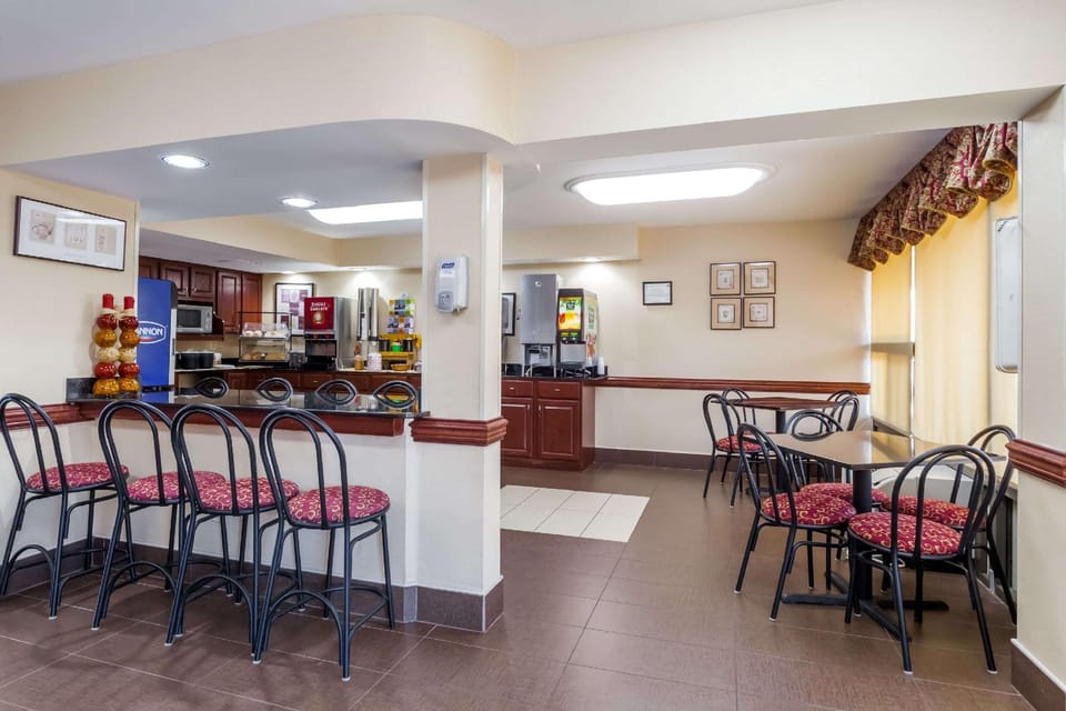 Ramada Hotel & Conference Center by Wyndham Edgewood Hotel in Edgewood