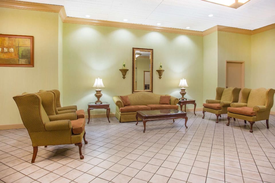 Ramada by Wyndham Wytheville Hotel in Wytheville