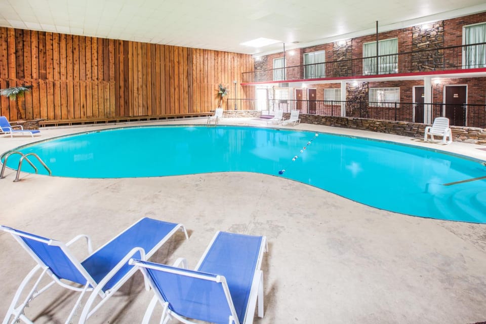 Ramada by Wyndham Mountain Home Hotel in Mountain Home