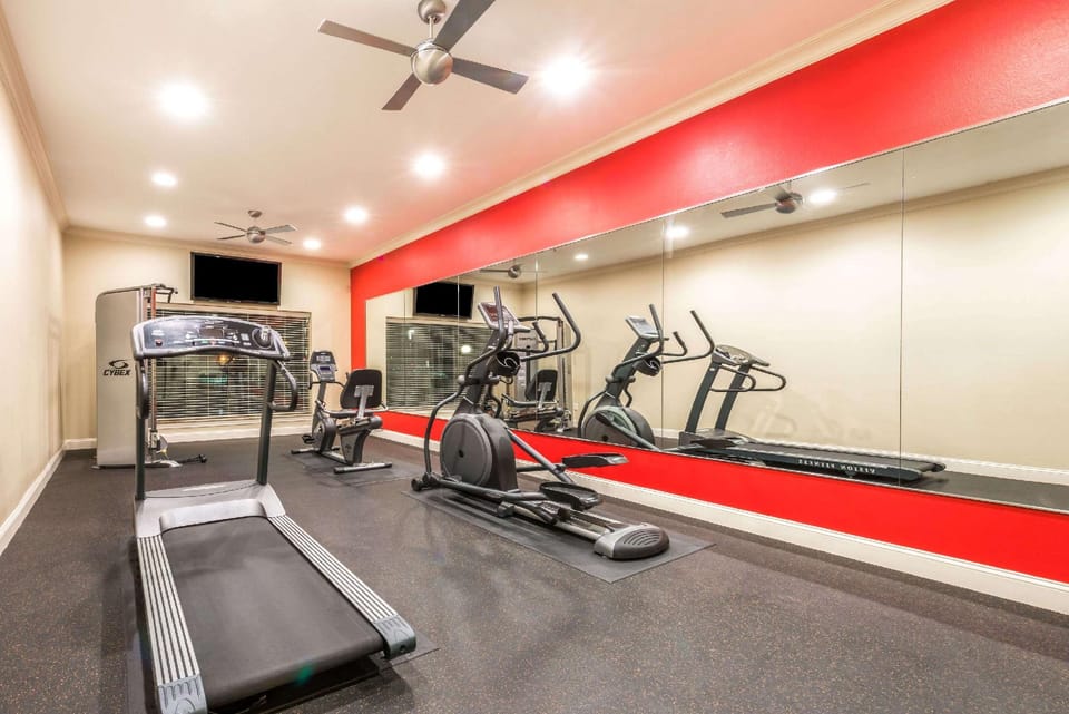 Ramada by Wyndham College Station Hotel in College Station