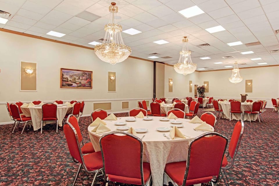 Ramada by Wyndham Flemington Hotel in Jersey Shore