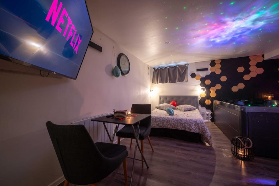 Suite pour les Amoureux_Val d'Europe Disney Hotel in Île-de-France