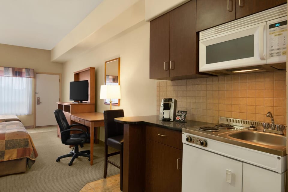 Ramada by Wyndham Drayton Valley Hotel in Alberta