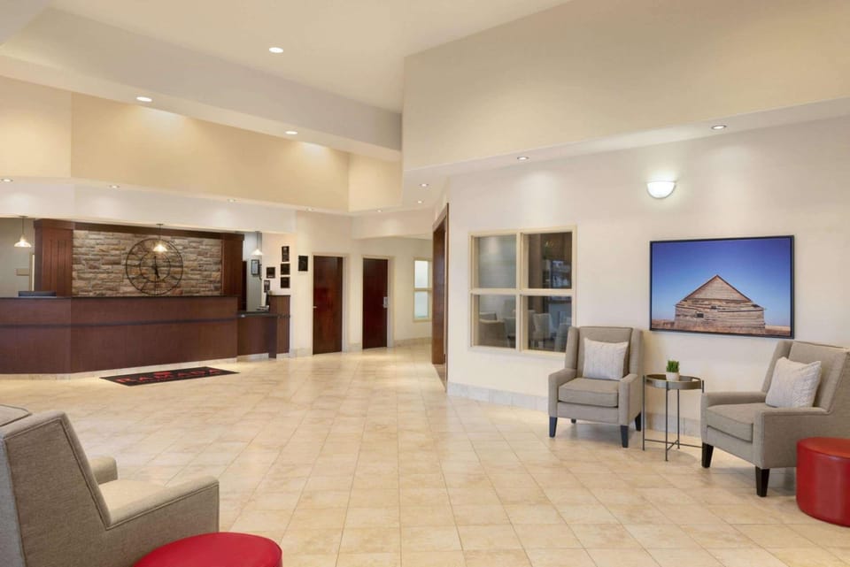 Ramada by Wyndham Drayton Valley Hotel in Alberta