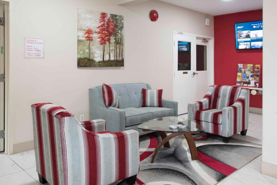 Ramada by Wyndham 100 Mile House Hotel in 100 Mile House