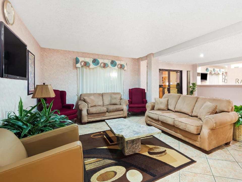 Ramada by Wyndham San Antonio Near SeaWorld/Lackland AFB Hotel in San Antonio