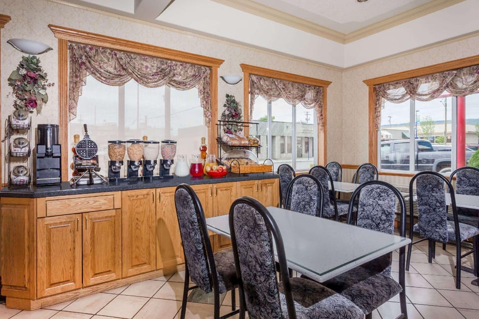 Ramada by Wyndham Quesnel Hotel in Quesnel