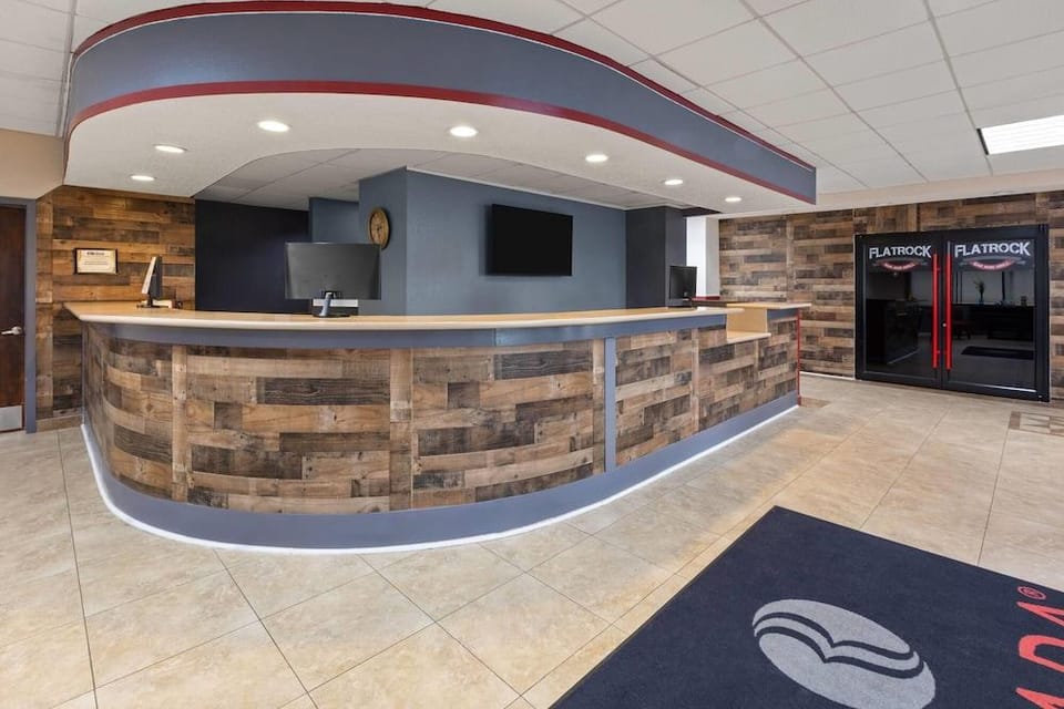 Quality Inn & Suites Hotel in Grayling