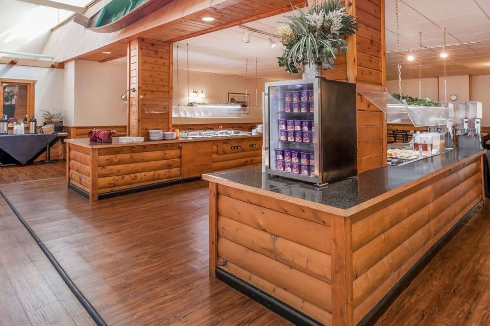 Quality Inn & Suites Hotel in Grayling