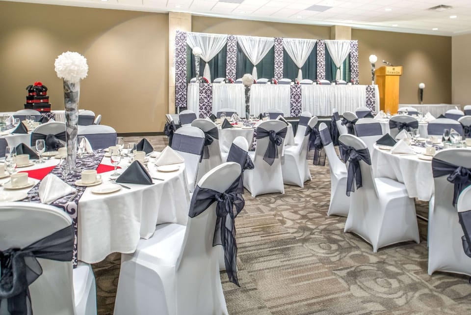 Ramada by Wyndham Saskatoon Hotel in Saskatoon