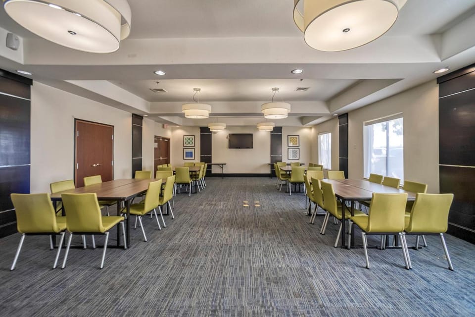 Holiday Inn Express and Suites Beeville By IHG Hotel in Rio Grande