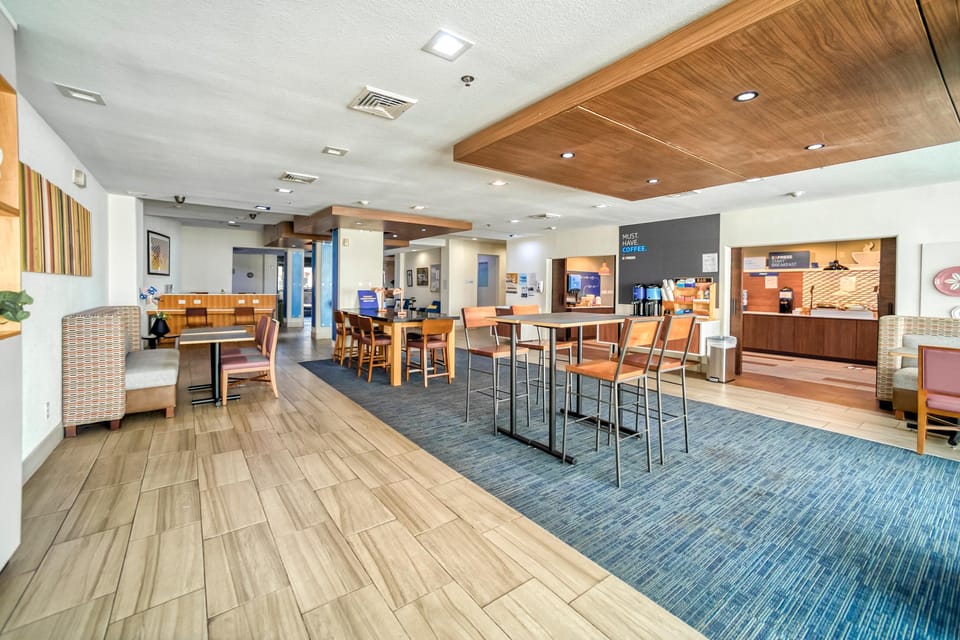 Holiday Inn Express and Suites Beeville By IHG Hotel in Rio Grande