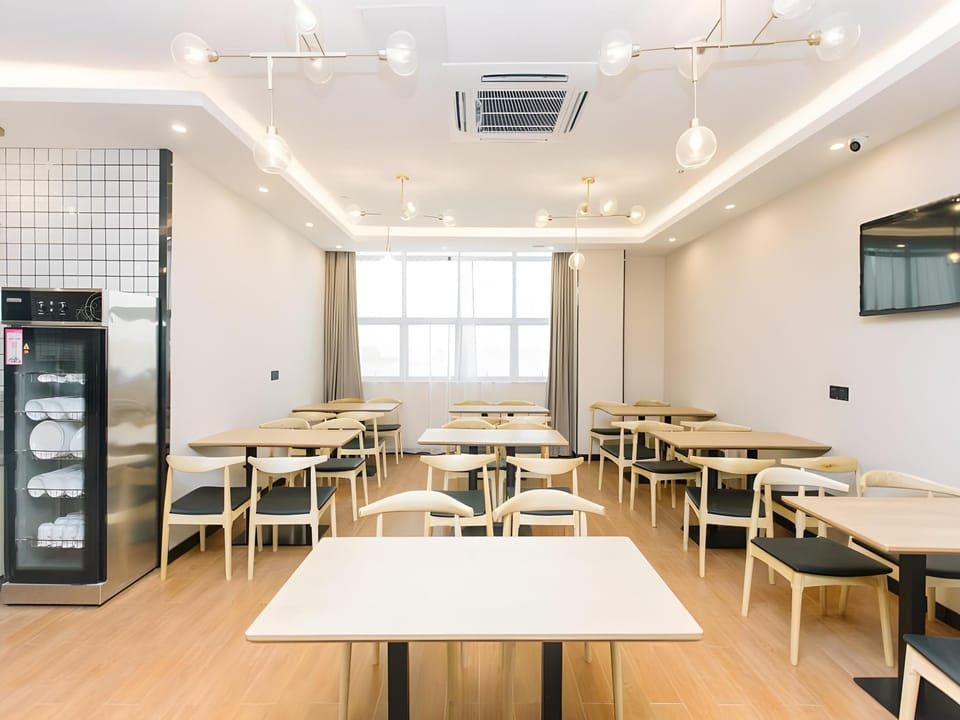 Green Tree Inn Express Nanjing Lukou Airport Hotel in Nanjing