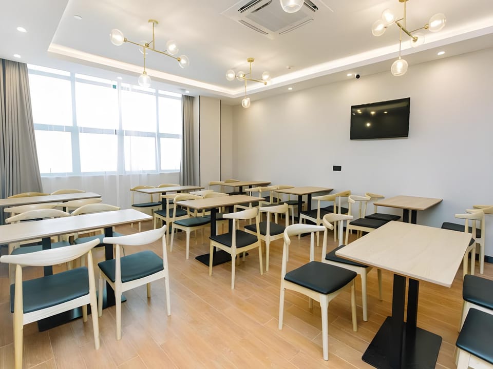 Green Tree Inn Express Nanjing Lukou Airport Hotel in Nanjing