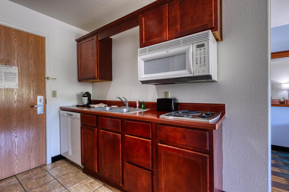 All Towne Suites Hotel in Saint Robert