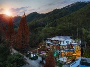 Yunqi Bamboo Courtyard Hotel in Hangzhou