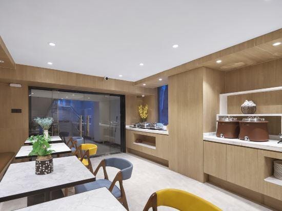 HanTing Premium Hotel (Nanjing Jiangning Vocational and Technical College) Hotel in Nanjing